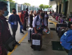 Lepas 161 Alumni Pelajar CLK & SIKK, Anak-anak Pekerja Migran RI Penerima Bea Siswa Program Repatriasi Pendidikan Ini Diberangkat dengan Feri