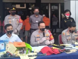 Bos Toko Kosmetik Kena Peras Polisi Gadungan, Puluhan Juta Melayang, Tapi Nggak Pake Lama, 4 Orang Pelaku Diamankan, Begini Cerita Kapolres Metro Bekasi