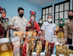 Berkunjung ke Kalbar, Sandiaga Tersenyum Lihat “Rumah Kreatif”, Ini Kebangkitan Ekonomi Ungkapnya..