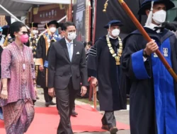 Hadiri Wisuda PTNP di Palembang, Sandiaga Uno Beri Wejangan : Ciptakan Peluang & Jadilah Pemenang, Ajak Juga Tingkatkan Pelatihan & Kemampuan