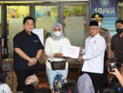 Wapres Turun Serahkan Bantuan Pengungsi Plumpang   