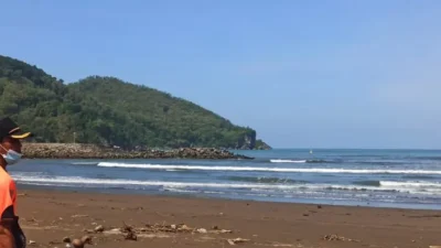 Gelombang sangat tinggi air laut yang berkisar antara 4-6 meter berpotensi terjadi di pesisir selatan Pulau Jawa bagian tengah, barat dan timur, BNPB Ingatkan masyarakat waspada