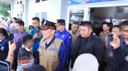 Jarak Pandang membaik , Herman Deru dan Kepala BNPB Lanjutkan Teknologi Dry Ice Atasi Kabut Asap