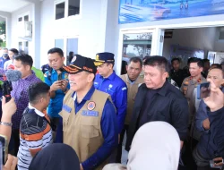 Jarak Pandang membaik , Herman Deru dan Kepala BNPB Lanjutkan Teknologi Dry Ice Atasi Kabut Asap